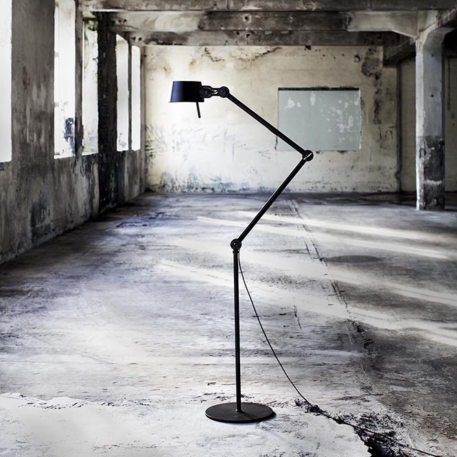Design vloerlamp Bolt zwart Smokey Black Design vloerlamp Bolt zwart Smokey Black